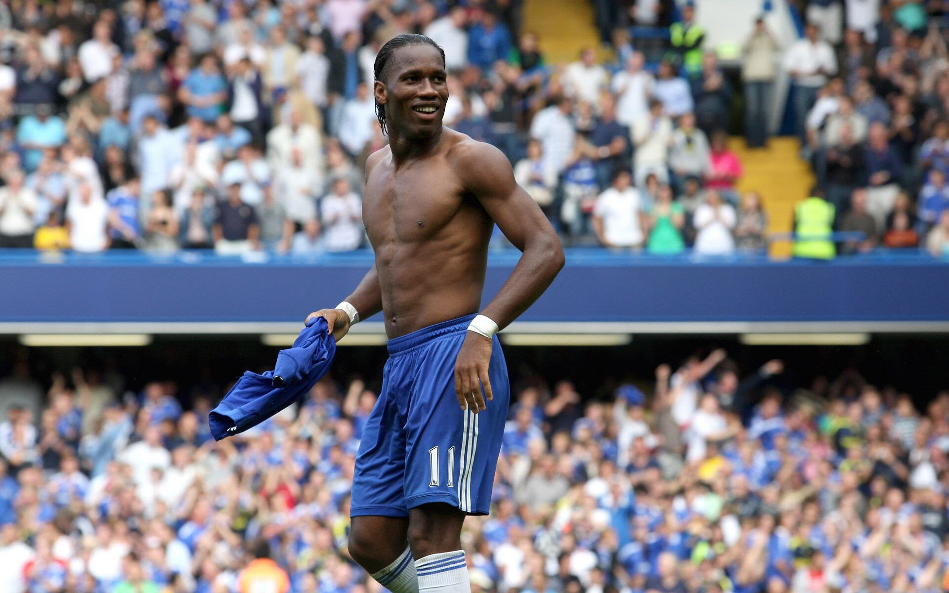 城市足球节活动吸引大量青少年参与拓宽选材范围，青少年足球推广方案